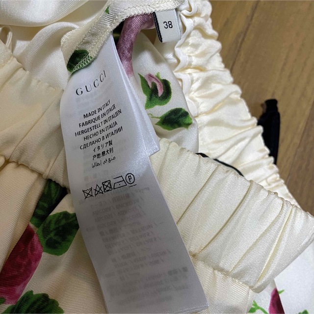 Gucci(グッチ)の●GUCCIグッチ薔薇柄アイボリー色クロップドワイドパンツ レディースのパンツ(カジュアルパンツ)の商品写真