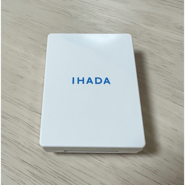 IHADA(イハダ)のイハダ　薬用フェイスプロテクトパウダー 9g コスメ/美容のベースメイク/化粧品(フェイスパウダー)の商品写真
