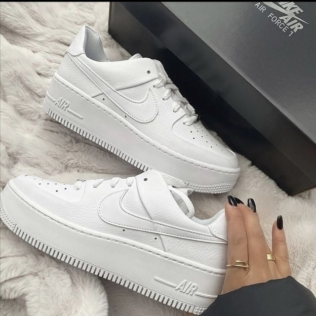 NIKE AIR FORCE 1 エアフォース1 ホワイト 新品 セージロー