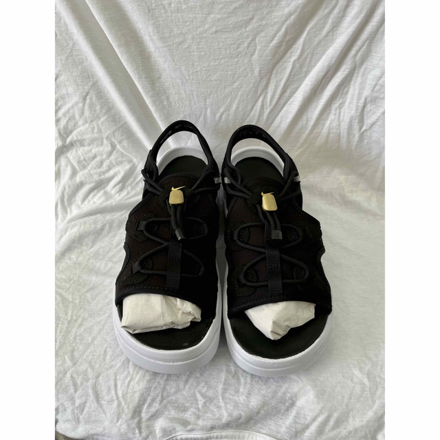 NIKE(ナイキ)の【ぶっしー様専用】　NIKE エアーマックスココ　ブラック×ホワイト　24cm レディースの靴/シューズ(サンダル)の商品写真