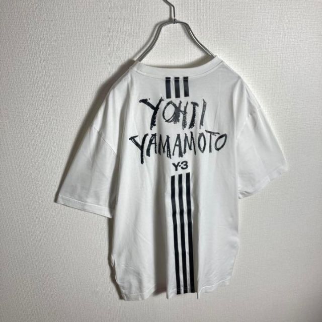 【即完売モデル】Y-3　バックプリント入手困難tシャツ　スリーストライプ　希少