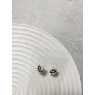 ピアス　タイル　リーフ　葉っぱ(ピアス)