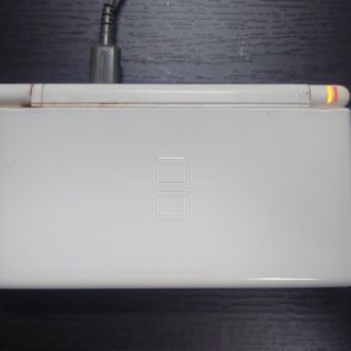 ニンテンドーDS(ニンテンドーDS)のDSlite ホワイト　稼働品(家庭用ゲーム機本体)