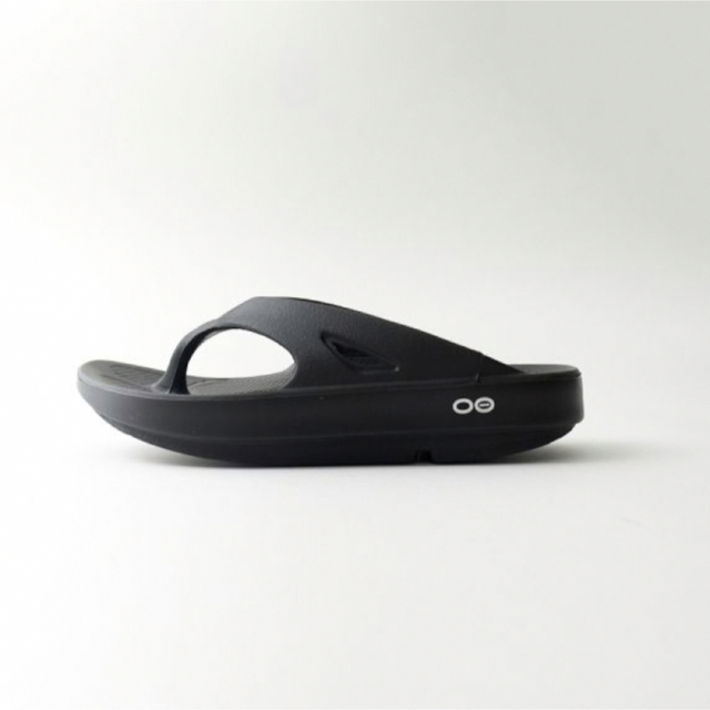 OOFOS(ウーフォス)の新品未使用ウーフォスリカバリーサンダルM6W8 レディースの靴/シューズ(サンダル)の商品写真