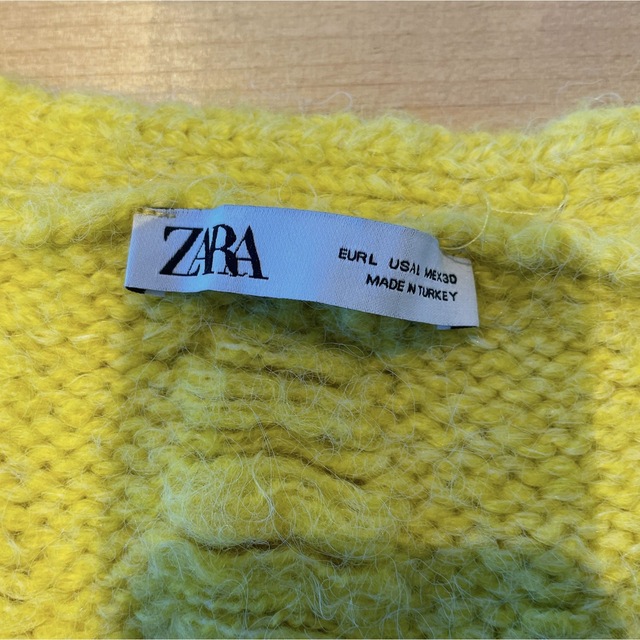 ZARA(ザラ)のZARA イエロー　ニット　ベスト レディースのトップス(ベスト/ジレ)の商品写真