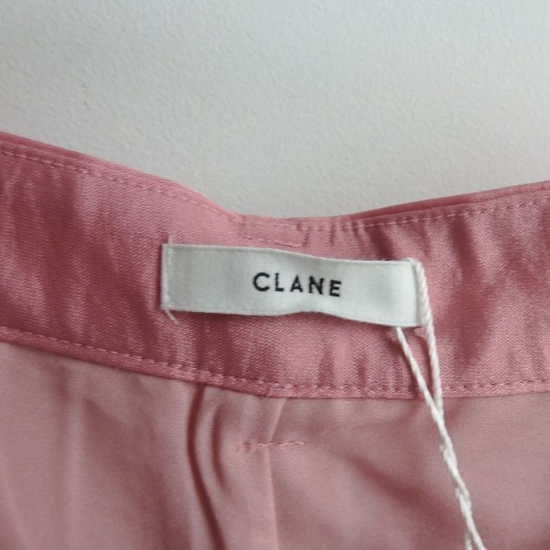 CLANE(クラネ)のNS002【新品】定価26,400円在庫1点　CLANE　グロスカラーテーパード レディースのパンツ(その他)の商品写真