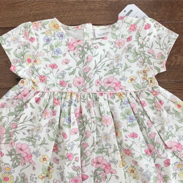 NEXT(ネクスト)の新品♡next♡花柄ワンピース　フローラル　80 キッズ/ベビー/マタニティのベビー服(~85cm)(ワンピース)の商品写真