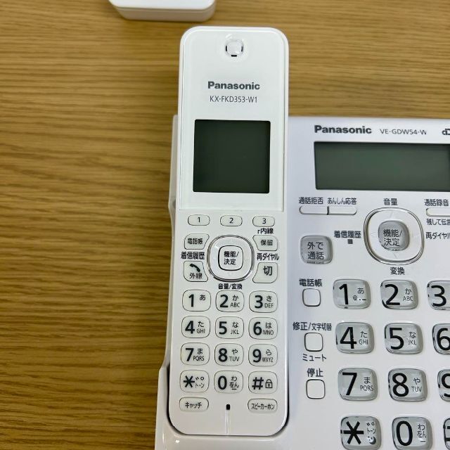Panasonic(パナソニック)のPanasonic 電話機 VE-GDW54-W 子機2台セット スマホ/家電/カメラの生活家電(その他)の商品写真