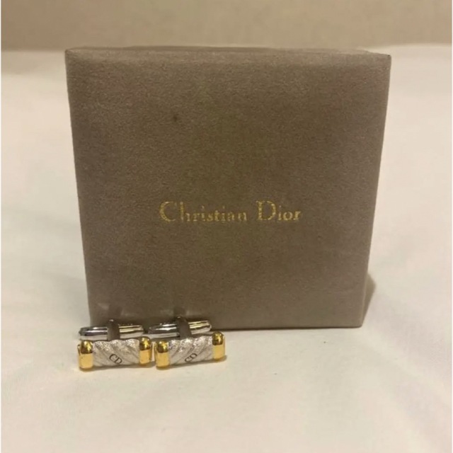 Christian Dior(クリスチャンディオール)の【希少】⭐︎Christian Dior ⭐︎ ケース付き　カフリンクス　カフス メンズのファッション小物(カフリンクス)の商品写真