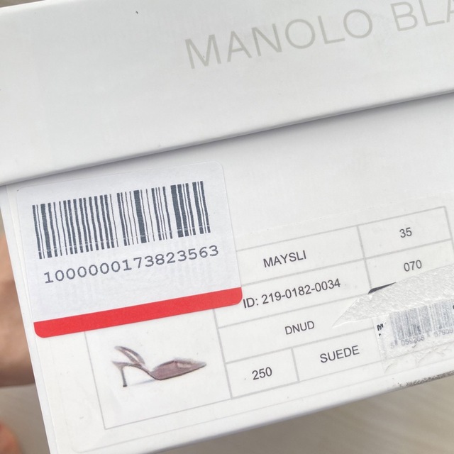 MANOLO BLAHNIK(マノロブラニク)のラスト１【新品】Manolo Blahnik マノロブラニク バックル パンプス レディースの靴/シューズ(ハイヒール/パンプス)の商品写真