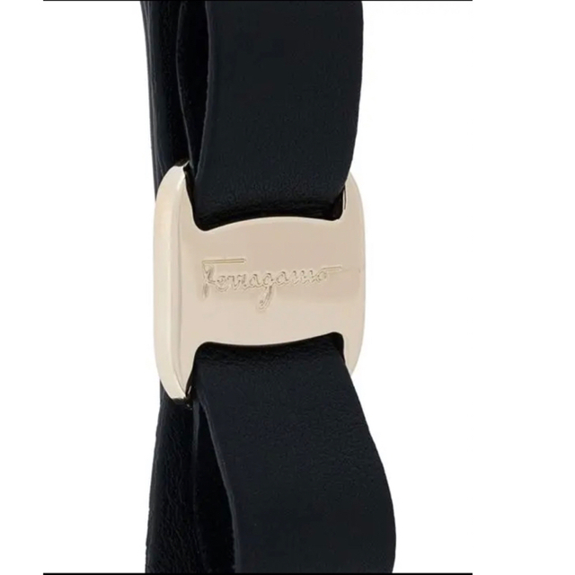 Salvatore Ferragamo(サルヴァトーレフェラガモ)のFerragamo リボン　ブレスレット レディースのアクセサリー(ブレスレット/バングル)の商品写真