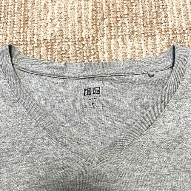 UNIQLO(ユニクロ)の2166 ユニクロ UNIQLO カットソー 薄手 半袖 V字カット グレー メンズのトップス(Tシャツ/カットソー(半袖/袖なし))の商品写真