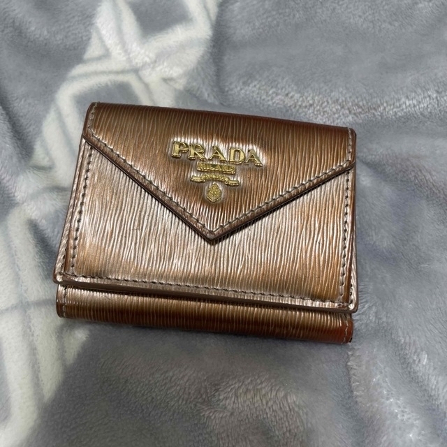 PRADA(プラダ)の週末値下げ！プラダ　ミニウォレット レディースのファッション小物(財布)の商品写真