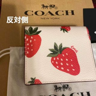 早い者勝ち　COACH いちご柄 折り財布