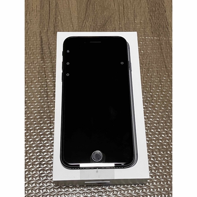 iPhone(アイフォーン)のiPhone  SE 第3世代 64GB スマホ/家電/カメラのスマートフォン/携帯電話(スマートフォン本体)の商品写真