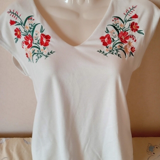 セシルマクビー(CECIL McBEE)のセシルマクビートップス花柄刺繍(Tシャツ(半袖/袖なし))