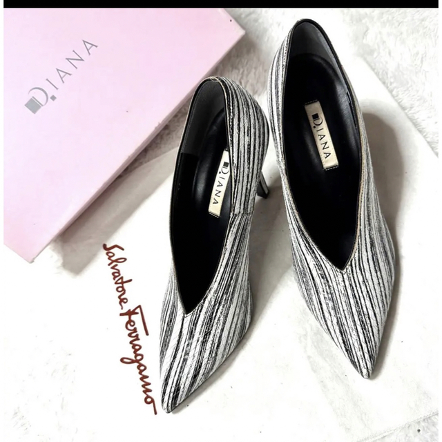 DIANA(ダイアナ)の【美品】DIANA  ダイアナ　24㎝　パンプス　ホワイト　春パンプス レディースの靴/シューズ(ハイヒール/パンプス)の商品写真