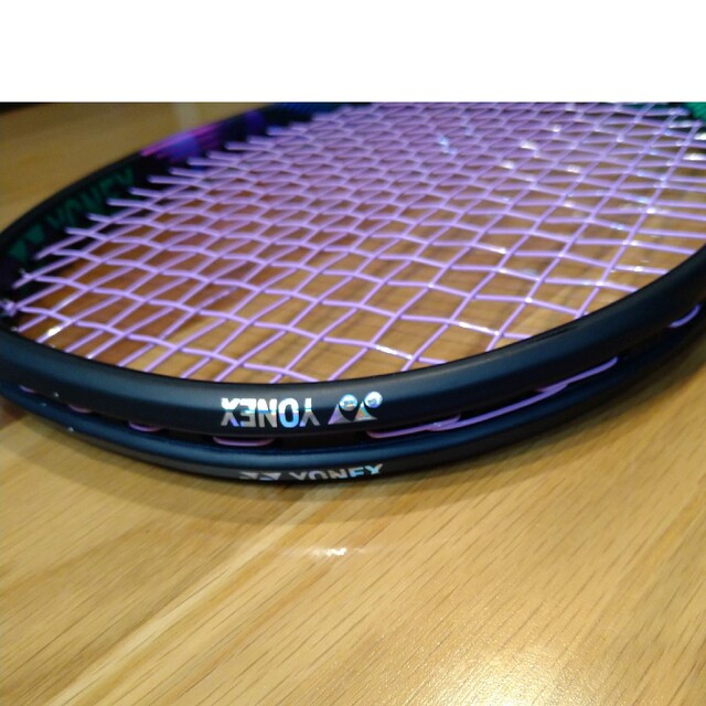 YONEX(ヨネックス)のほぼ新品☆YONEX　vcorepro100 ブイコアプロ　テニスラケット スポーツ/アウトドアのテニス(ラケット)の商品写真