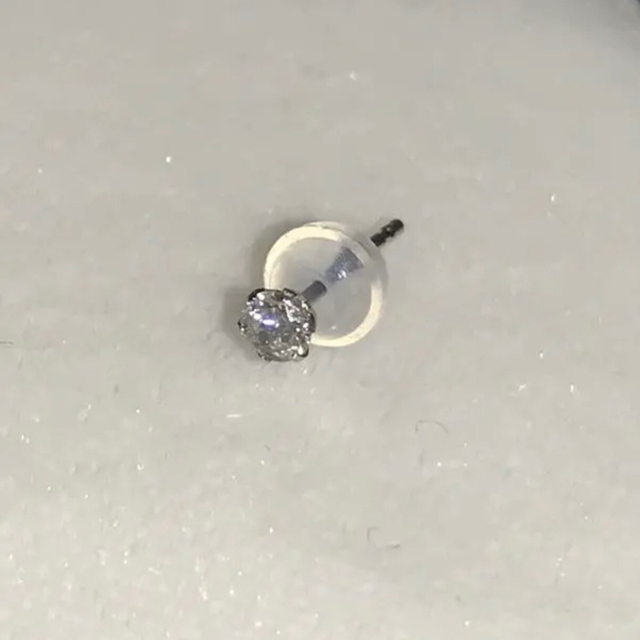 プラチナダイヤモンドピアス片耳 0.07ct  ダイヤモンドピアス片耳　送料無料 メンズのアクセサリー(ピアス(片耳用))の商品写真