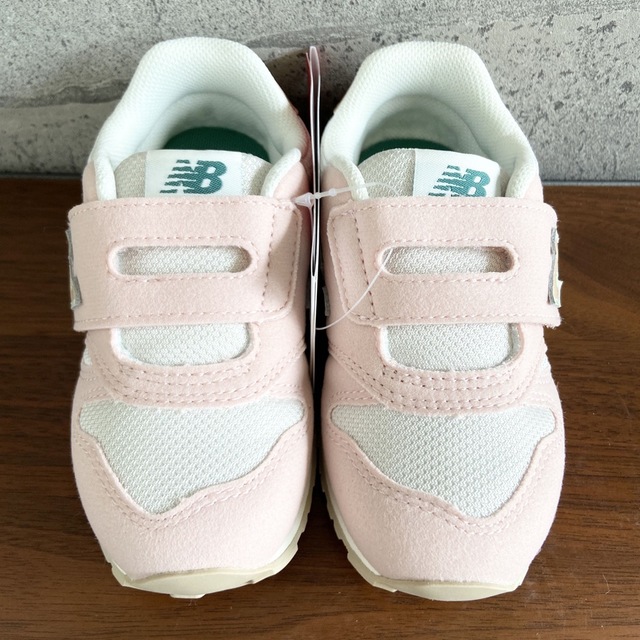 New Balance(ニューバランス)の【新品】15.5センチ ピンク×ベージュ  ニューバランス スニーカー キッズ キッズ/ベビー/マタニティのキッズ靴/シューズ(15cm~)(スニーカー)の商品写真