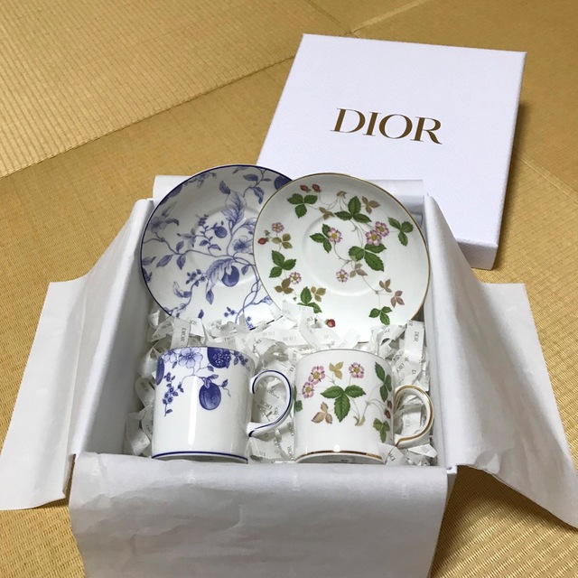 ウェッジウッド　ワイルドストロベリー＆ブループラムペアカップ　空箱（Dior）