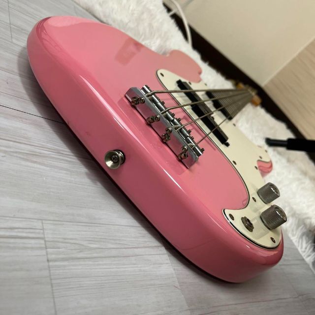 【4949】 Bacchus precision bass model pink 楽器のベース(エレキベース)の商品写真