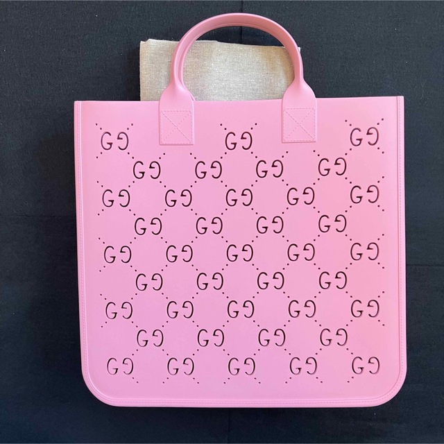 Gucci(グッチ)のグッチ　チルドレンズ　ラバートートバッグ　ピンク　未使用　保存袋 レディースのバッグ(トートバッグ)の商品写真