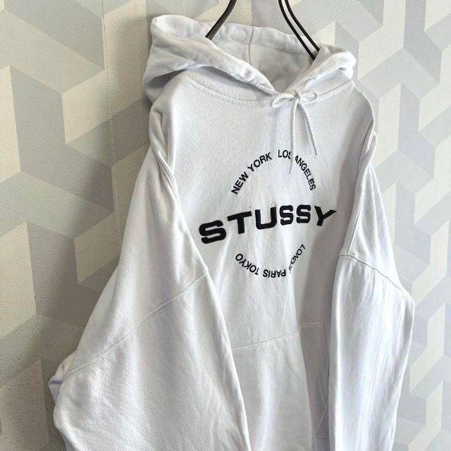 【stussy】刺繍センターロゴ やや肉厚 スウェットパーカー 白 stussy