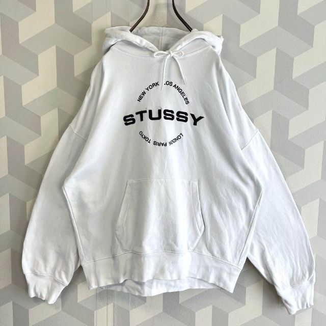 【stussy】刺繍センターロゴ やや肉厚 スウェットパーカー 白 stussy