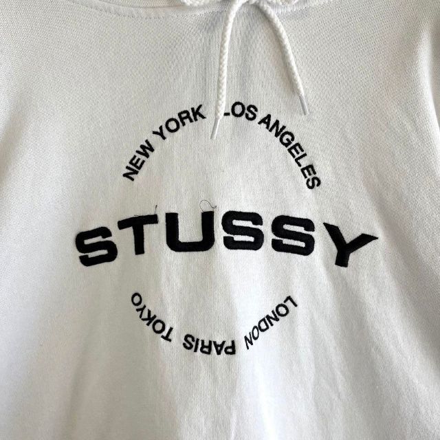 【stussy】刺繍センターロゴ やや肉厚 スウェットパーカー 白 stussy