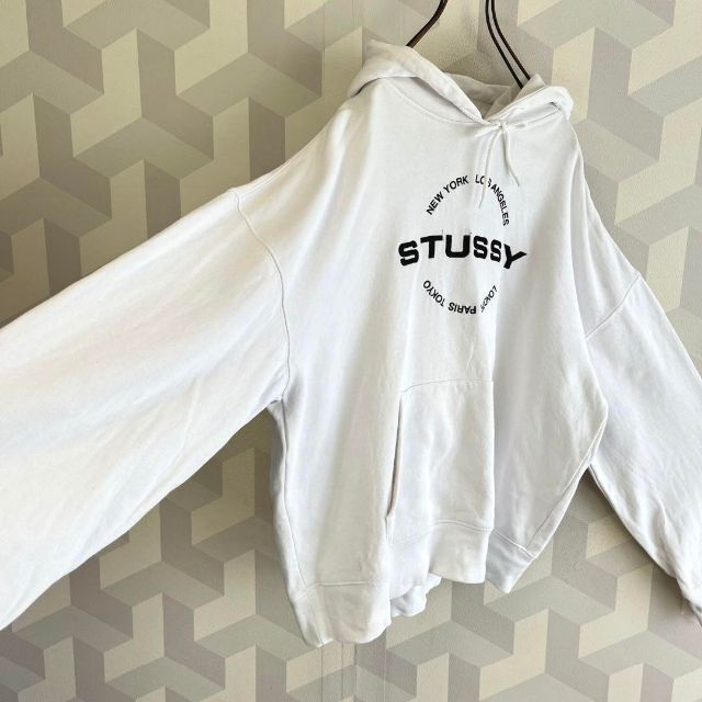 【stussy】刺繍センターロゴ やや肉厚 スウェットパーカー 白 stussy