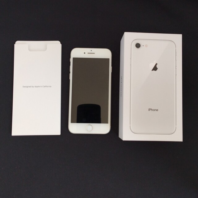 iPhone864GBiPhone　8 64GB 美品　ドコモキャリア