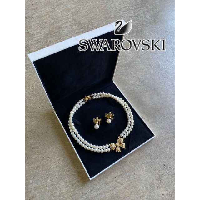 SWAROVSKI(スワロフスキー)のSWAROVSKI 2連パールネックレス バタフライ パールイヤリング セット レディースのアクセサリー(ネックレス)の商品写真