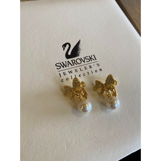 SWAROVSKI(スワロフスキー)のSWAROVSKI 2連パールネックレス バタフライ パールイヤリング セット レディースのアクセサリー(ネックレス)の商品写真