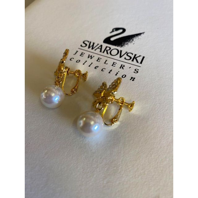 SWAROVSKI(スワロフスキー)のSWAROVSKI 2連パールネックレス バタフライ パールイヤリング セット レディースのアクセサリー(ネックレス)の商品写真