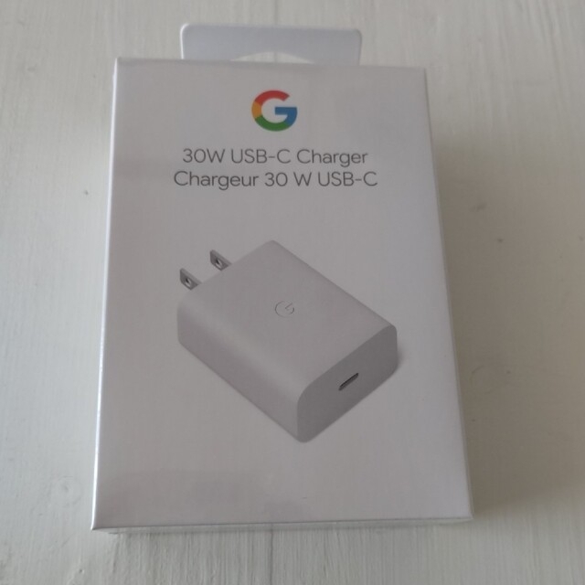 Google(グーグル)の再値下げ　新品未開封　Google  30W USB-C 充電器 スマホ/家電/カメラのスマートフォン/携帯電話(バッテリー/充電器)の商品写真