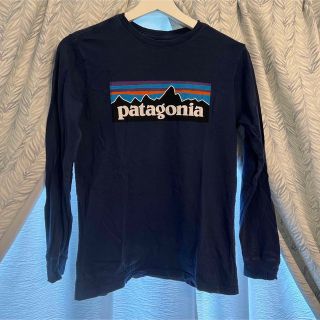 パタゴニア(patagonia)のパタゴニア　ロンＴ　１０歳用　紺色(Tシャツ/カットソー)