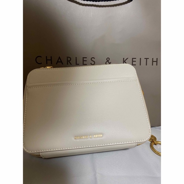 Charles and Keith(チャールズアンドキース)のお値下げ中！Charles&Keith ショルダーバッグ レディースのバッグ(ショルダーバッグ)の商品写真