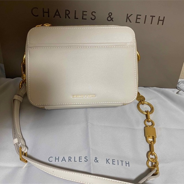 Charles and Keith(チャールズアンドキース)のお値下げ中！Charles&Keith ショルダーバッグ レディースのバッグ(ショルダーバッグ)の商品写真