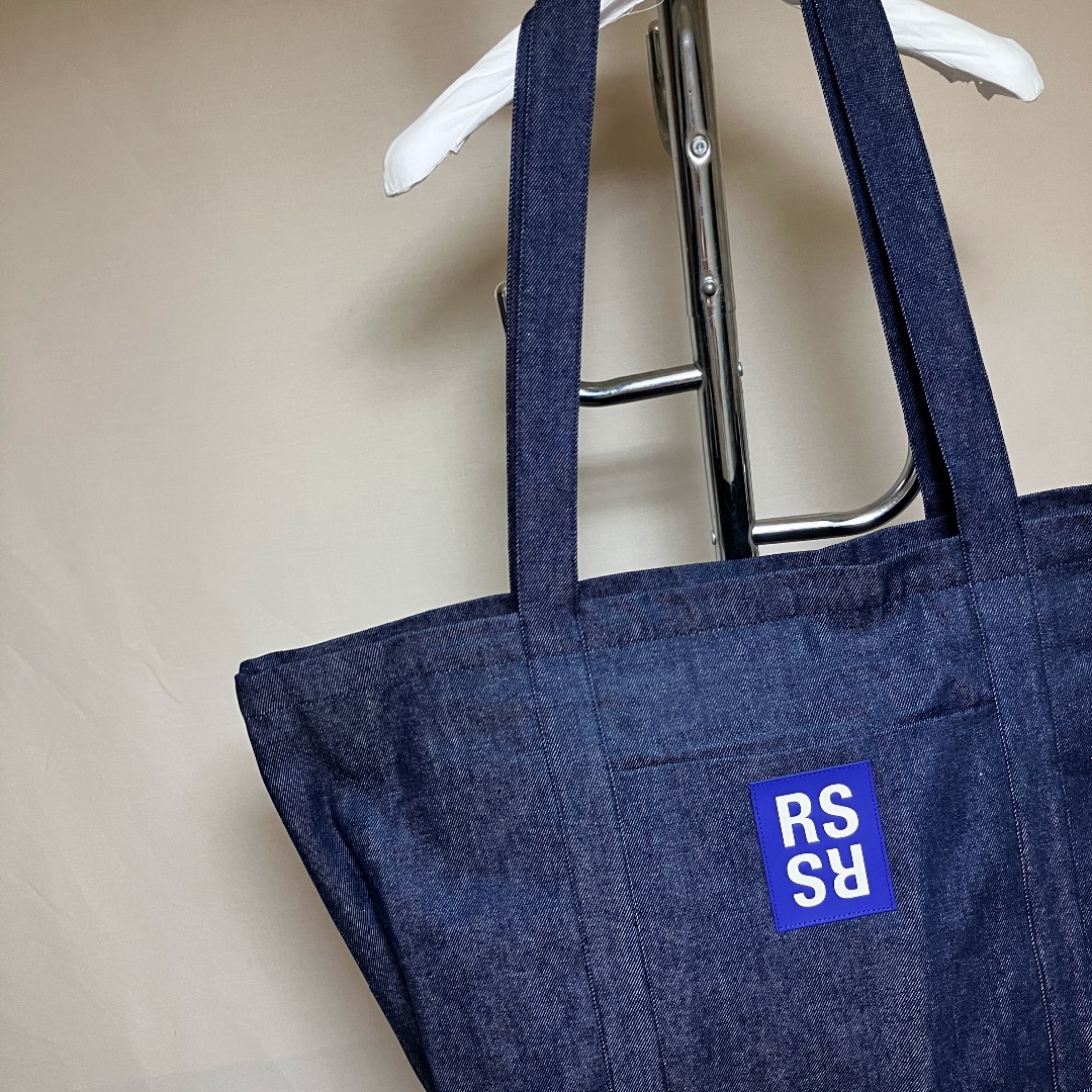 RAF SIMONS - 新品 21AW ラフシモンズ ビッグデニム トート RAF SIMONS - 新品 21AW ラフシモンズ ビッグデニム トート