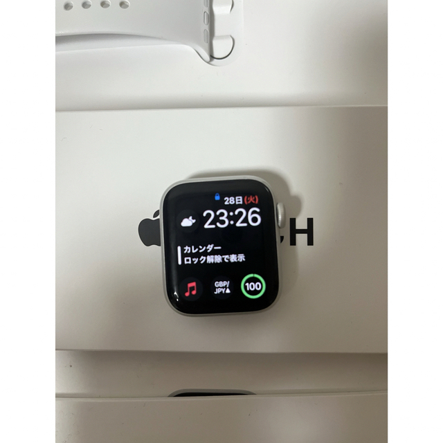 Apple Watch SE  40MMシルバーホワイトスポーツバンド