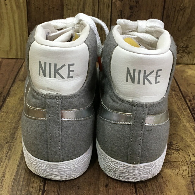 NIKE(ナイキ)のNIKE × BEAMS BLAZER MID PRM VNTG QS 638322-001 ナイキ ビームス ブレーザー ミッド プレミアム ヴィンテージ【中古】【004】【岩】 メンズの靴/シューズ(スニーカー)の商品写真