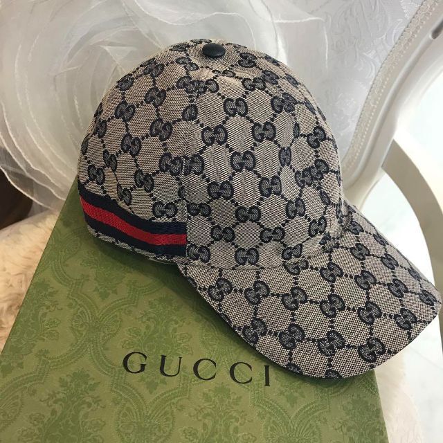 Gucci(グッチ)の★ほぼ未使用★GUCCI GGキャンバス　ベースボールキャップ　ネイビー メンズの帽子(キャップ)の商品写真