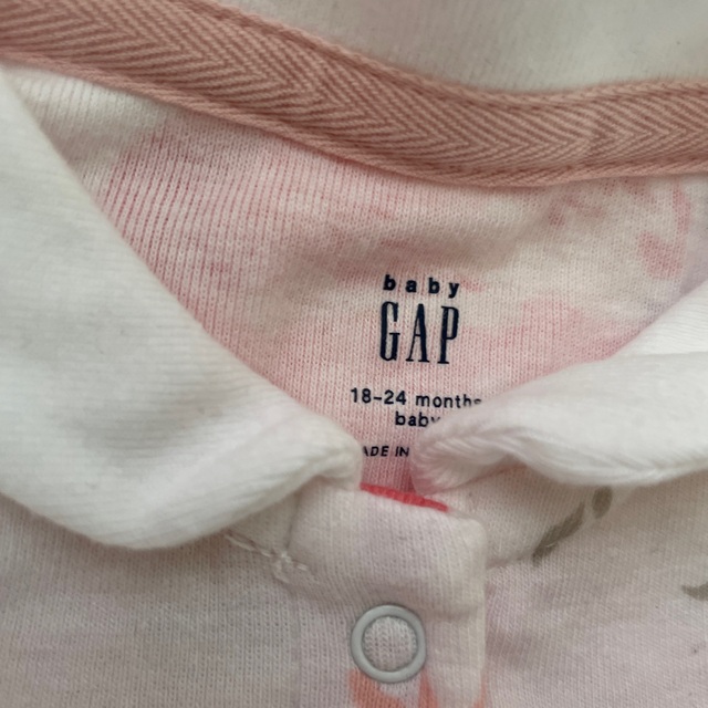 GAP(ギャップ)のGAP ロンパース　2点セット　新品 キッズ/ベビー/マタニティのキッズ服女の子用(90cm~)(Tシャツ/カットソー)の商品写真