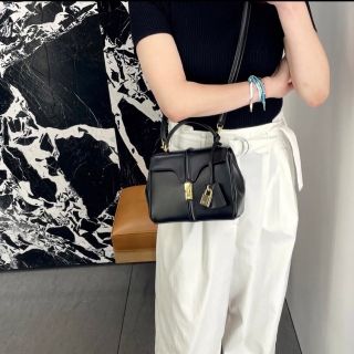 セリーヌ セーズミニ 16 セーズ ブラック 新品 | www.jarussi.com.br