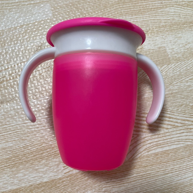 マンチキン　ミラクルカップ　ピンク　ハンドル キッズ/ベビー/マタニティの授乳/お食事用品(マグカップ)の商品写真