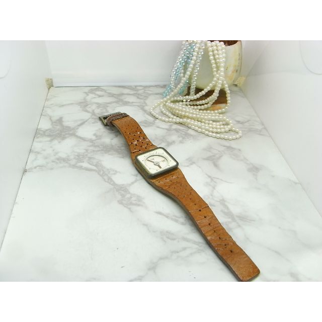 LIP(リップ)のリップ　LIP　ラウンド　革ベルト　レディース　ウォッチ レディースのファッション小物(腕時計)の商品写真