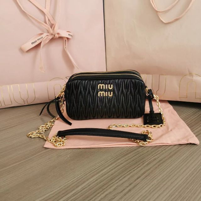 断捨離中ミュウミュウmiumiu ショルダーバッグ マテラッセ くらしを