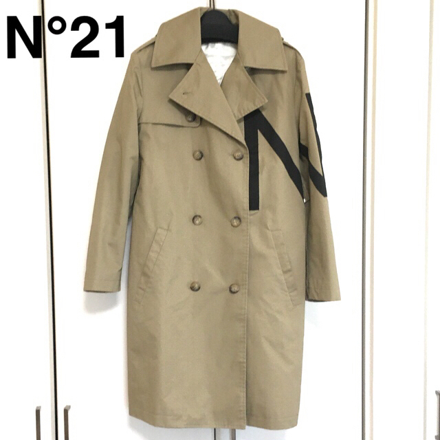 N°21(ヌメロヴェントゥーノ)のN°21 ヌメロヴェントゥーノ コート トレンチ ベージュ レディースのジャケット/アウター(トレンチコート)の商品写真