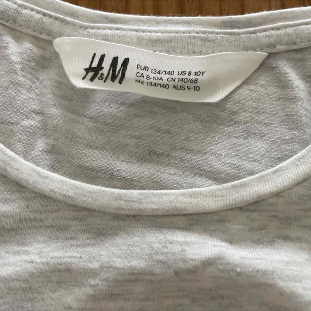 H&M(エイチアンドエム)のH&M リバーシブル　スパンコール　蝶々　ロングＴシャツ キッズ/ベビー/マタニティのキッズ服女の子用(90cm~)(Tシャツ/カットソー)の商品写真